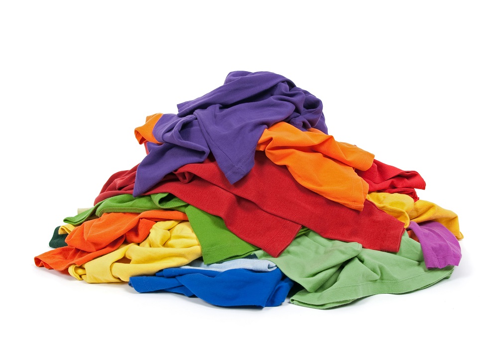 Kopa barevných triček